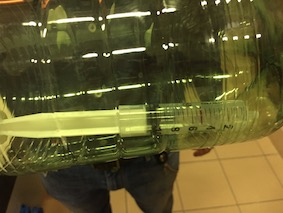 siringa con la punta sigillata contenente 10 cc di aria a pressione atmosferica