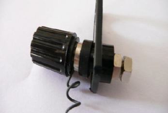 collegamento di una estremità della molla